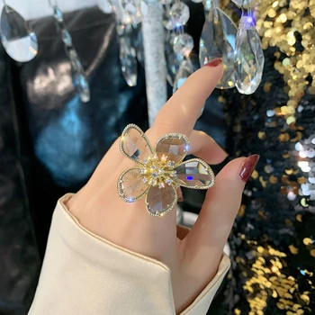 Naujas mados juvelyrikos atidarymo aukštos kokybės vario inkrustacijos krištolo stiklo gėlės žiedas perdėtos prabangos kokteilis žiedas moterims