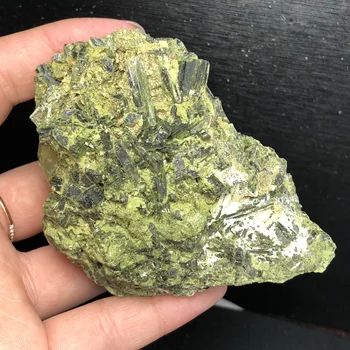 Natūrali Žalioji tourmalin mineralinių kristalų žalia mineralinė akmens meditacija, reiki gydymo kristalai, gražus amatų namų puošybai